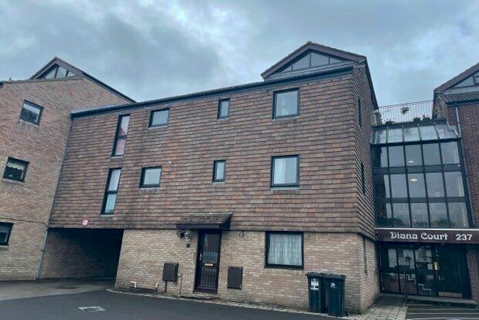 1 Bedroom Flat To Rent In Diana Court, Christchurch, BH23