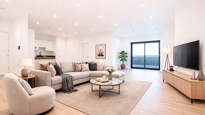 2 Bedroom Flat To Rent In Maybank Road, London, E18