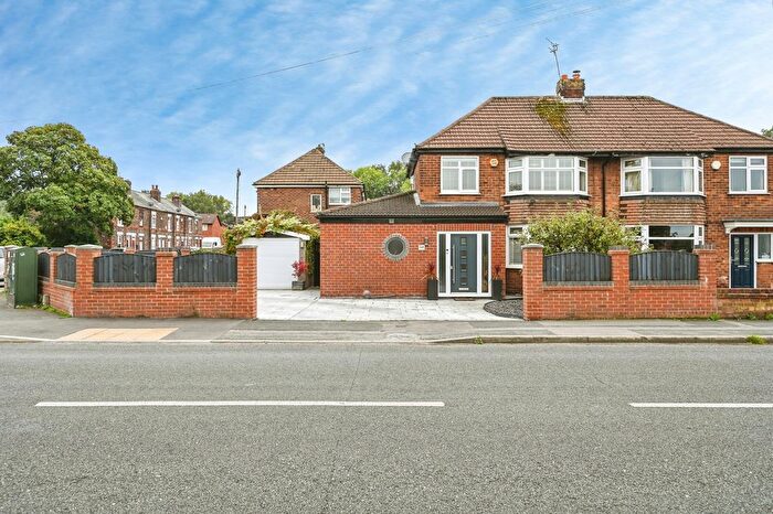 3 Bedroom Semi-Detached House For Sale In Thelwall New Road, Grappenhall, Warrington, Cheshire, WA4