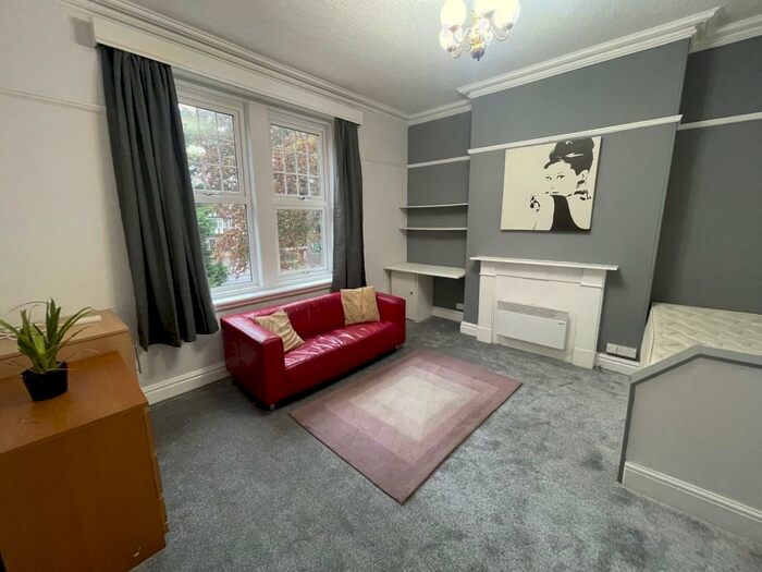 Studio To Rent In Holly Bank, Leeds, LS6