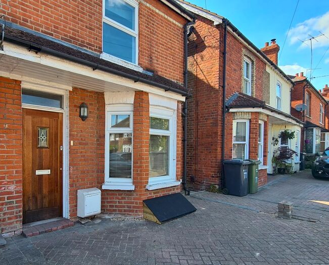 4 Bedroom Semi-Detached House To Rent In Manor Road, Guildford, GU2