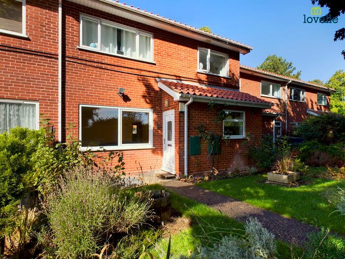 2 Bedroom Flat To Rent In Springfield Close, Lincoln, LN1