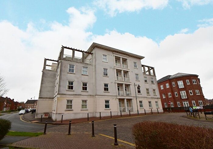 2 Bedroom Flat For Sale In South Terrace, Main Street, Dickens Heath, B90