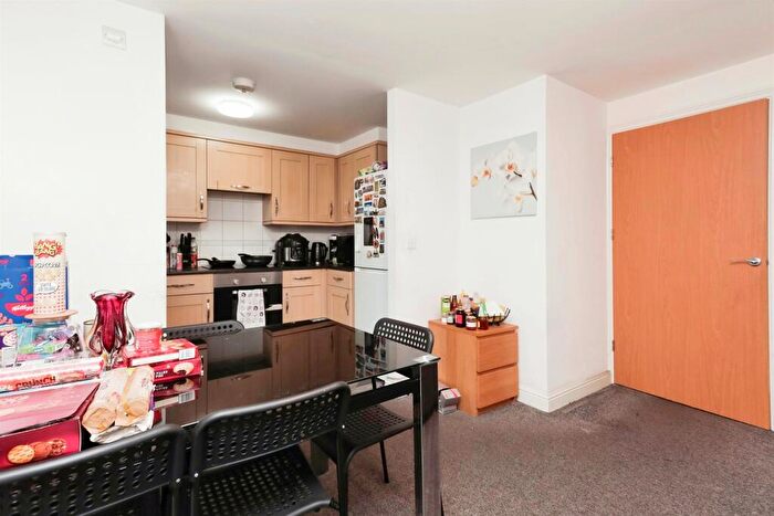 2 Bedroom Flat For Sale In Commonwealth Drive, Crawley, RH10