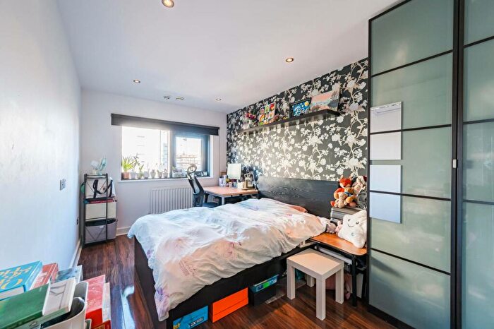 2 Bedroom Flat For Sale In Elektron Tower, Canary Wharf, London, E14