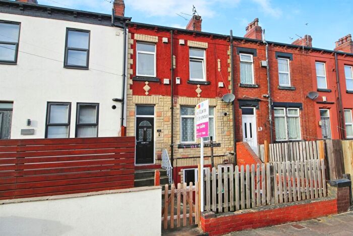 2 Bedroom Terraced House For Sale In Longroyd Grove, Leeds, LS11