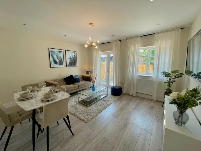 3 Bedroom Terraced House To Rent In Crescent Drive, GU12