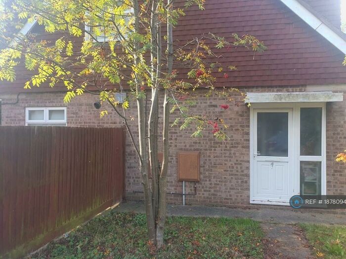 3 Bedroom Semi-Detached House To Rent In Shearer Close, Leicester, LE4