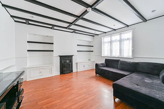 5 Bedroom Semi-Detached House To Rent In Edgeworth Road, Kidbrooke, London, SE9