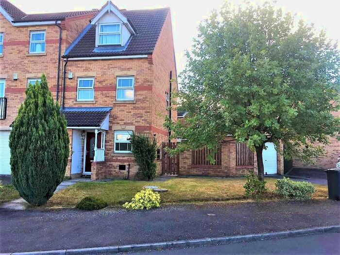 3 Bedroom Town House To Rent In Hampole Drive, Thurnscoe, Rotherham, S63