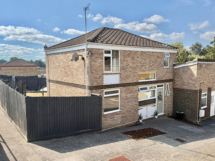 3 Bedroom Semi Detached House For Sale In Monks Dale, Yeovil, Somerset, BA21