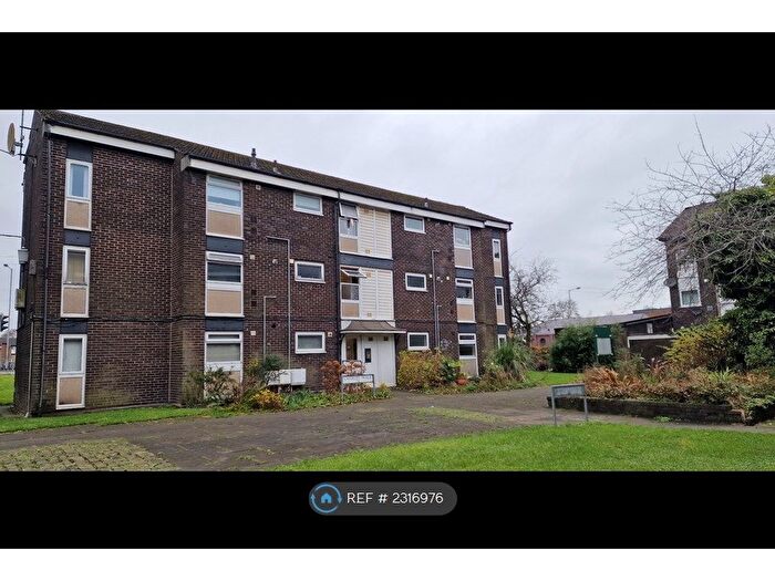 2 Bedroom Flat To Rent In Charles Walk, Whitefield, Manchester, M45