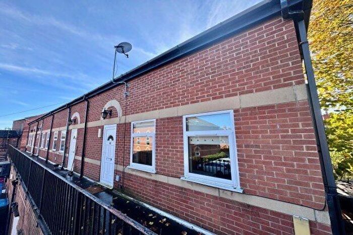 3 Bedroom Flat To Rent In Lowater Street, Nottingham, NG4