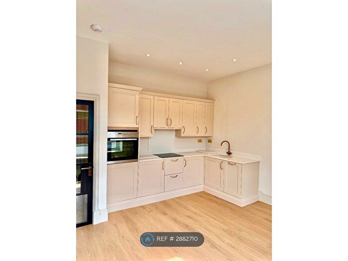 2 Bedroom Flat To Rent In North St, Bristol, BS3