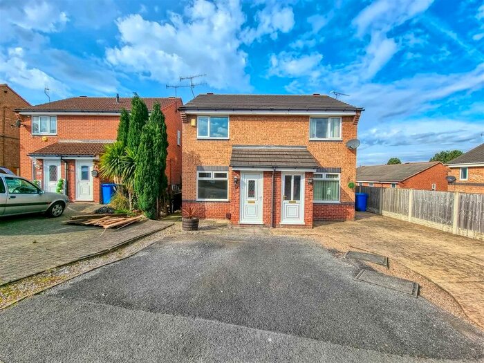 2 Bedroom Semi-Detached House To Rent In Swalebank Close, Chesterfield, Derbyshire, S40