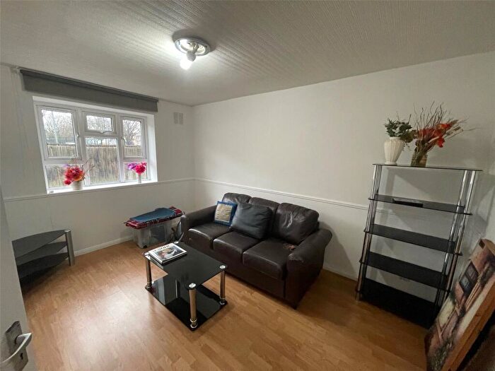 1 Bedroom Apartment To Rent In Drummer Lodge, Kinloch Street, Islington, London, N7