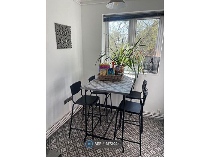 3 Bedroom Flat To Rent In Second Floor, London, N5