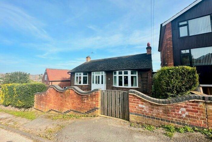 3 Bedroom Bungalow To Rent In Brookwood Crescent, Nottingham, NG4