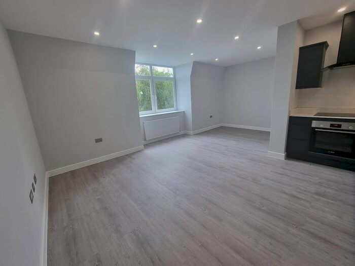 1 Bedroom Flat To Rent In Woodberry Gardens, Finchley, London, N12