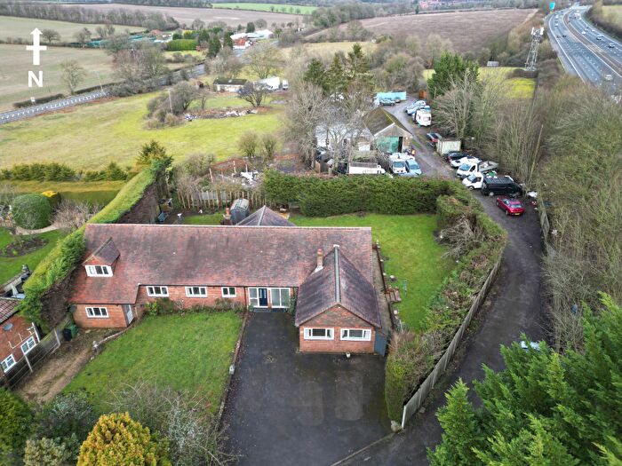 6 Bedroom Detached House For Sale In Sunnyside, Dummber, RG25