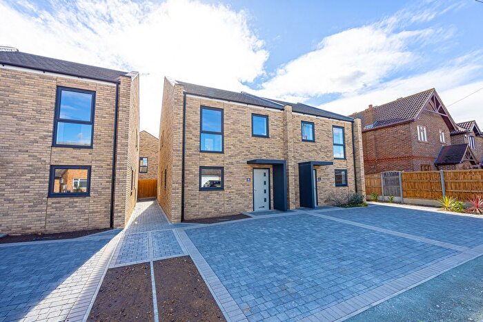 3 Bedroom Semi-detached House For Sale In Grosvenor Road, Orsett, RM16