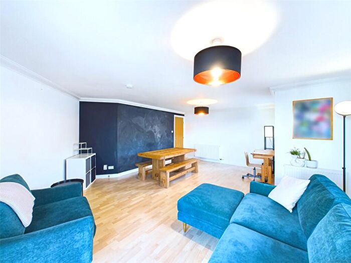 2 Bedroom Apartment To Rent In Crewe Road North, Crewe Toll, Edinburgh, EH5