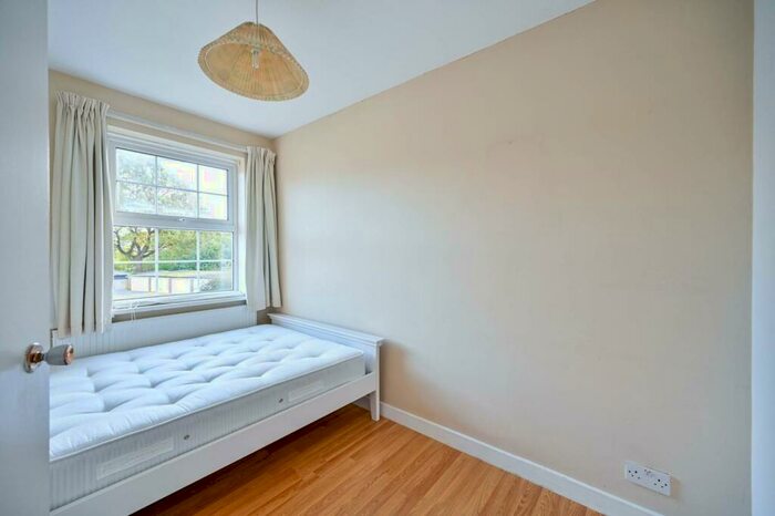 3 Bedroom End Of Terrace House To Rent In Spinney Close, New Malden, KT3