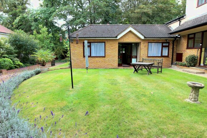 2 Bedroom Bungalow To Rent In Norris Grove, Broxbourne, EN10