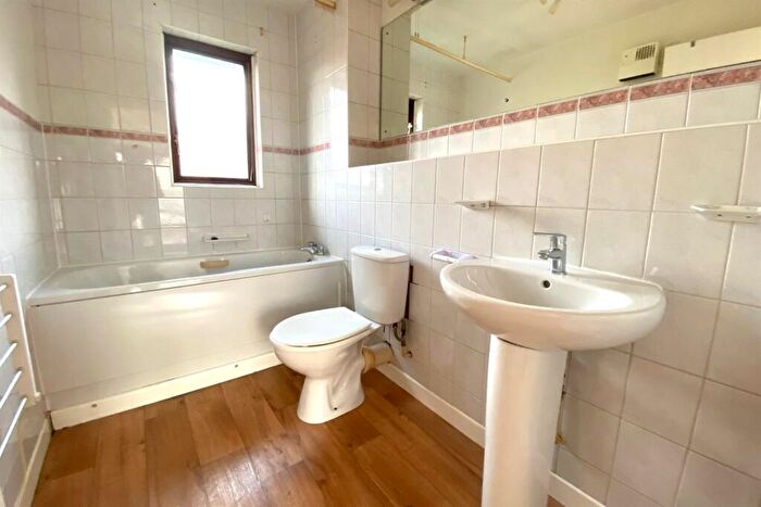 4 Bedroom Town House To Rent In Butlers Walk, BS5