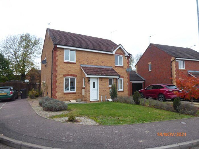 2 Bedroom House To Rent In Greeves Close, Northampton, NN5