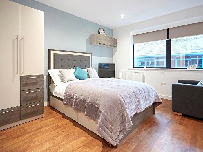 Studio To Rent In Wade Lane, Leeds, LS2