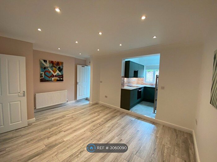 1 Bedroom Flat To Rent In Sherbrooke Road, Nottingham, NG5