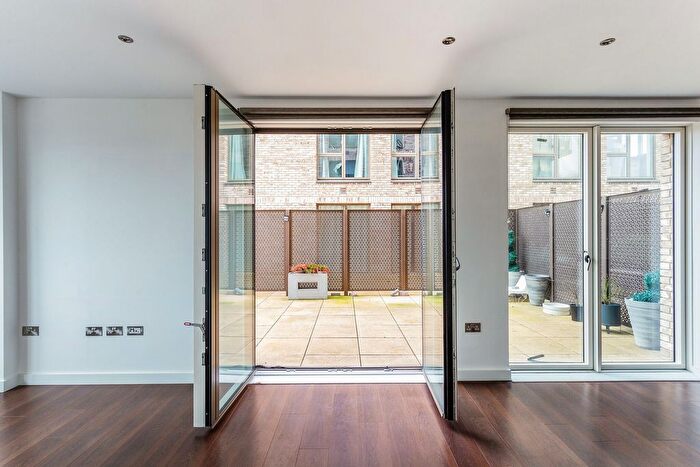 2 Bedroom Flat For Sale In Lock Side Way, London, E16