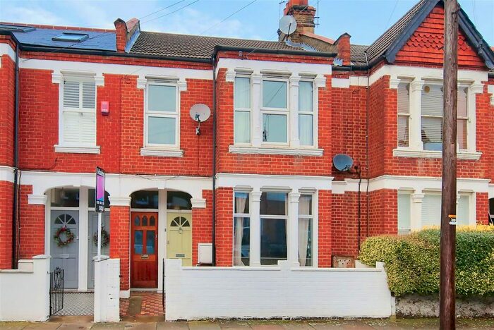 4 Bedroom Maisonette For Sale In Quinton Street, London, SW18