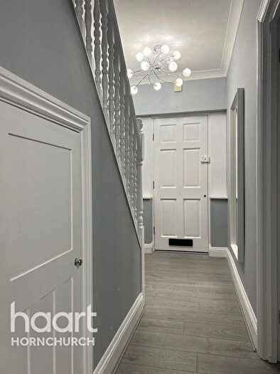 4 Bedroom Semi-Detached House To Rent In Wennington Road, Rainham, RM13