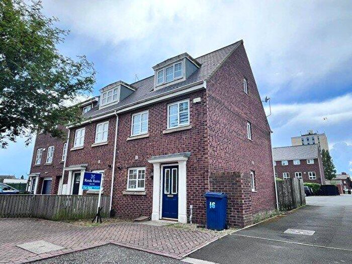 3 Bedroom End Of Terrace House For Sale In Palmer Walk, Jarrow, Tyne And Wear, NE32