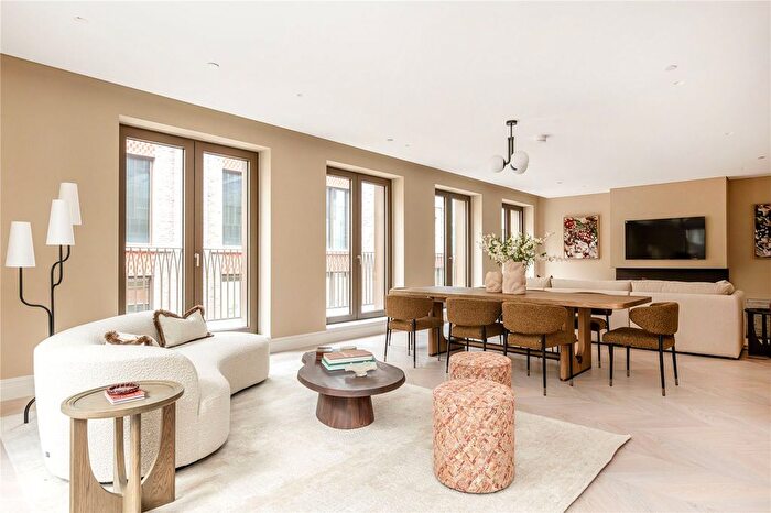 3 Bedroom Flat To Rent In Carrington Street, Mayfair, London, W1J