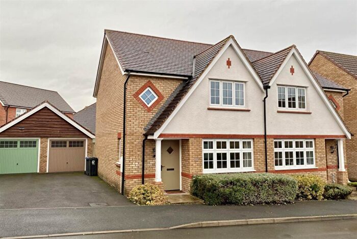 3 Bedroom Semi-Detached House For Sale In Comet Crescent, Calne, SN11