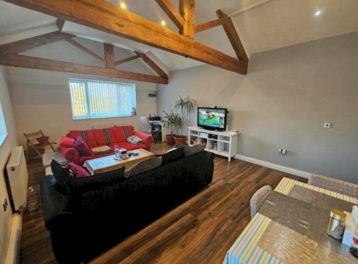 2 Bedroom Apartment To Rent In Wortley Road, Leeds, West Yorkshire, LS12