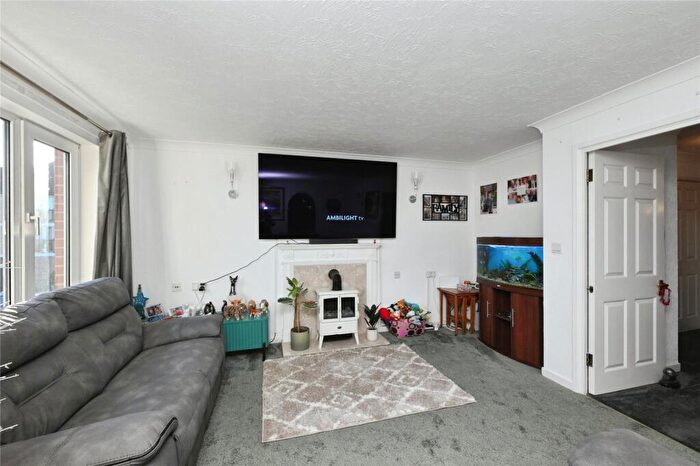 2 Bedroom Apartment For Sale In Edwards Court, Cheshunt, EN8