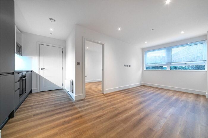 1 Bedroom Flat To Rent In Wood Street, East Grinstead, West Sussex, RH19