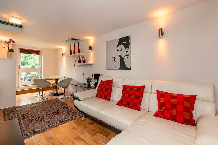 2 Bedroom Flat To Rent In Tadmor Street, Shepherd's Bush, London, Hammersmith And Fulham, W12