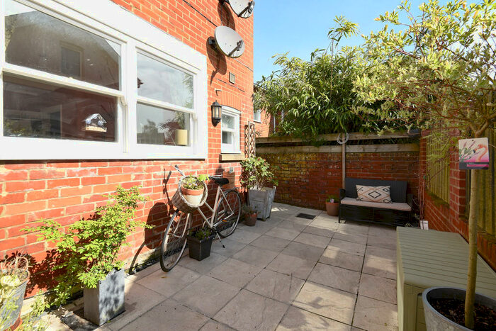 2 Bedroom Apartment To Rent In Hazeley Road, Twyford, SO21