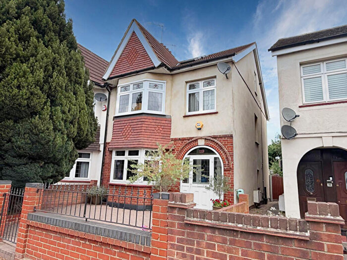 4 Bedroom Semi-Detached House For Sale In Upminster Road, Hornchurch, RM11
