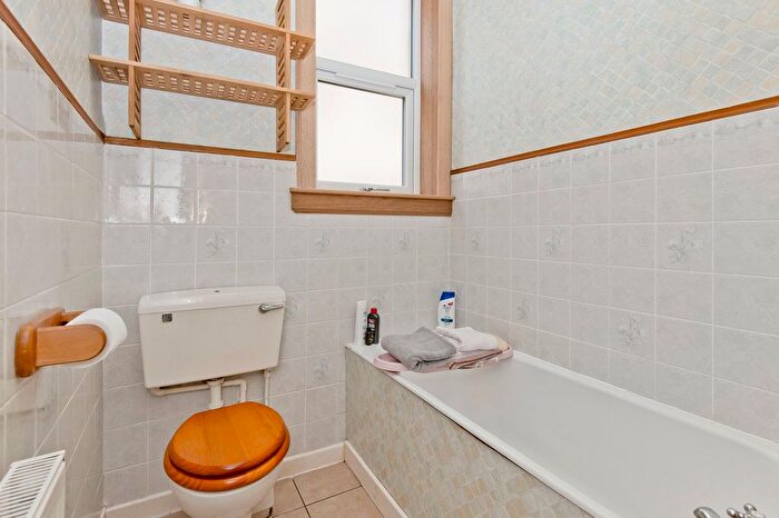 2 Bedroom Semi-Detached Bungalow For Sale In Melrose Crescent, Kirkcaldy, KY2