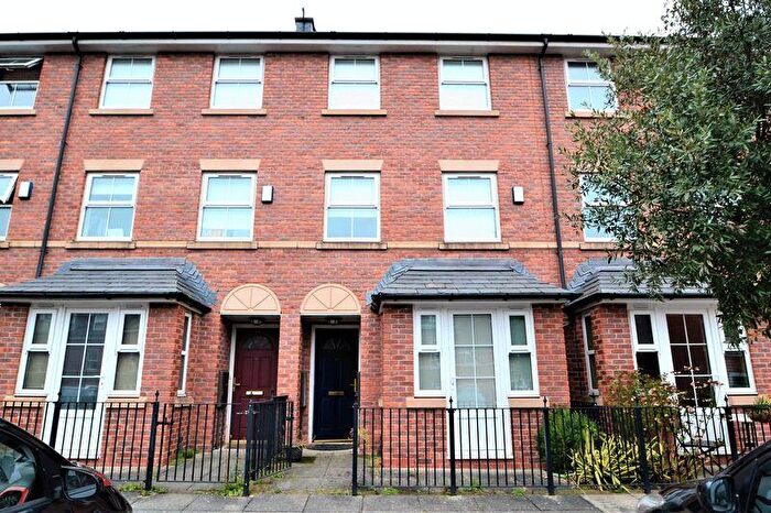 4 Bedroom Town House To Rent In Bandy Fields Place, Salford, M7