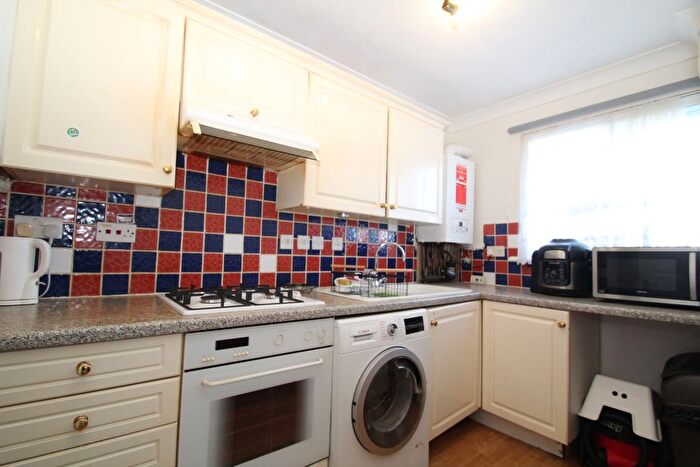 1 Bedroom Flat For Sale In Caroline Place, Harlington, Hayes, UB3