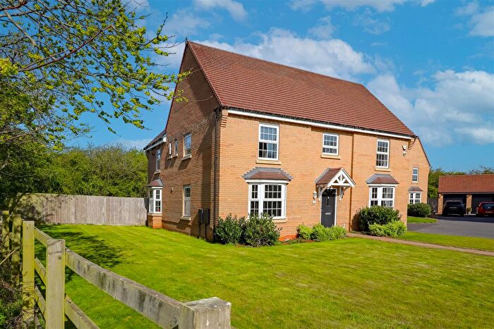 5 Bedroom Detached House For Sale In Gorse Corner, Long Itchington, CV47