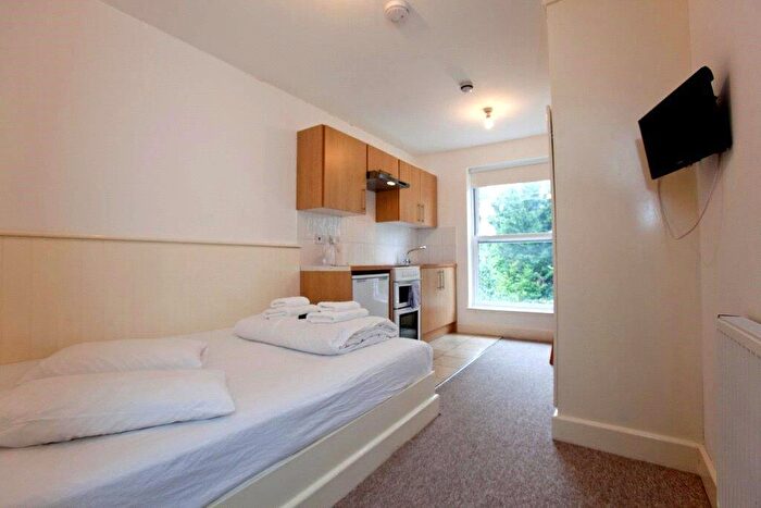 Apartment To Rent In Belsize Square, Belsize Park, London, NW3