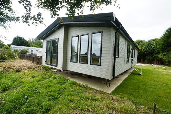 2 Bedroom Mobile/park Home For Sale In Station Road, Winchelsea, TN36